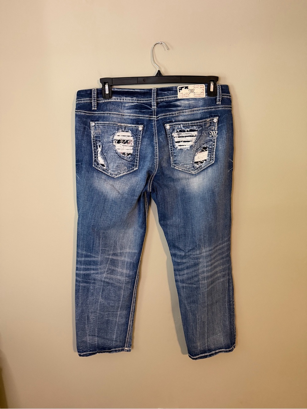 Gorgeous Miss Me Mid-Rise Easy Crop Jeans 26” Inseam With American Flag Pockets